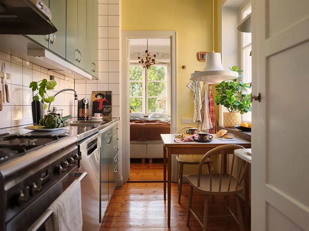 Summer Paints and Bold Posters: Light Eclecticism in Stockholm (52 sq. m) - Gallery image 7