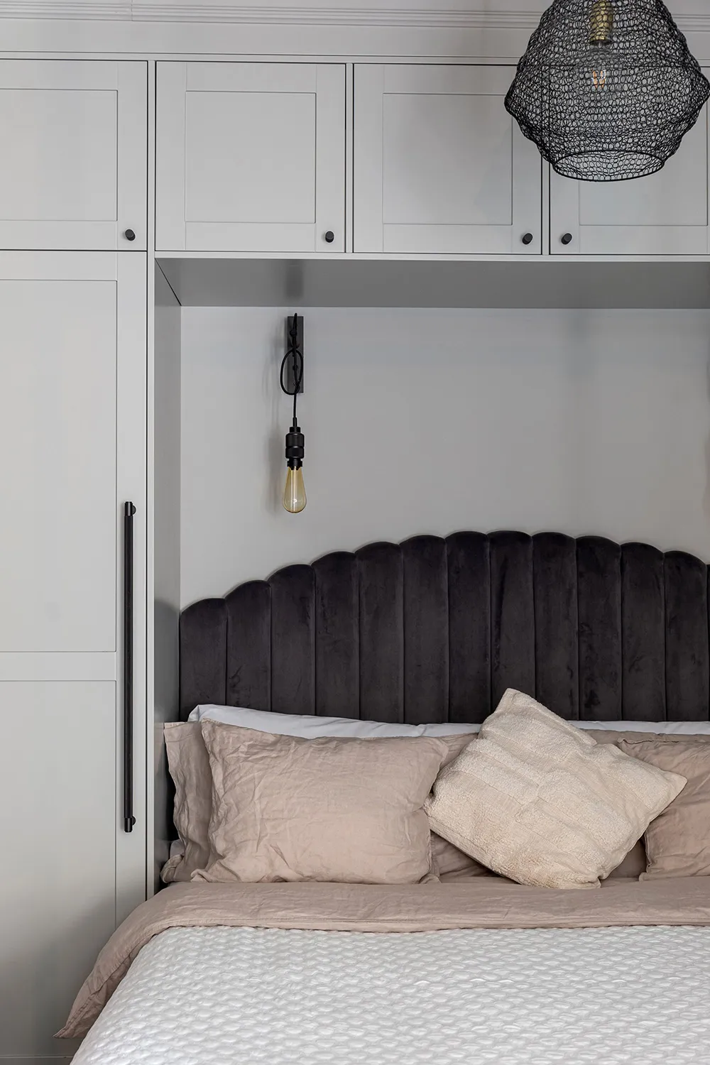 Styles et tons gris avec une cloison en verre : studio en Suède à Stockholm (54 m²) - Gallery image 9