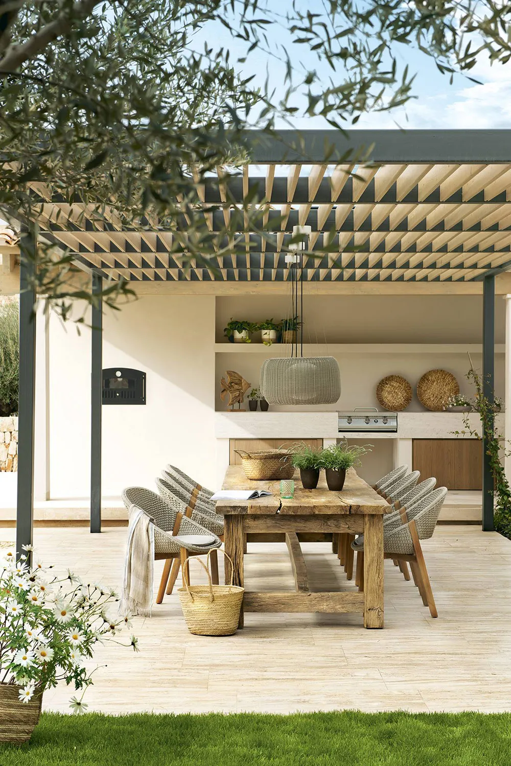 Tradycyjna architektura i ciepłe wnętrza: letni dom na Majorce - Gallery image 3