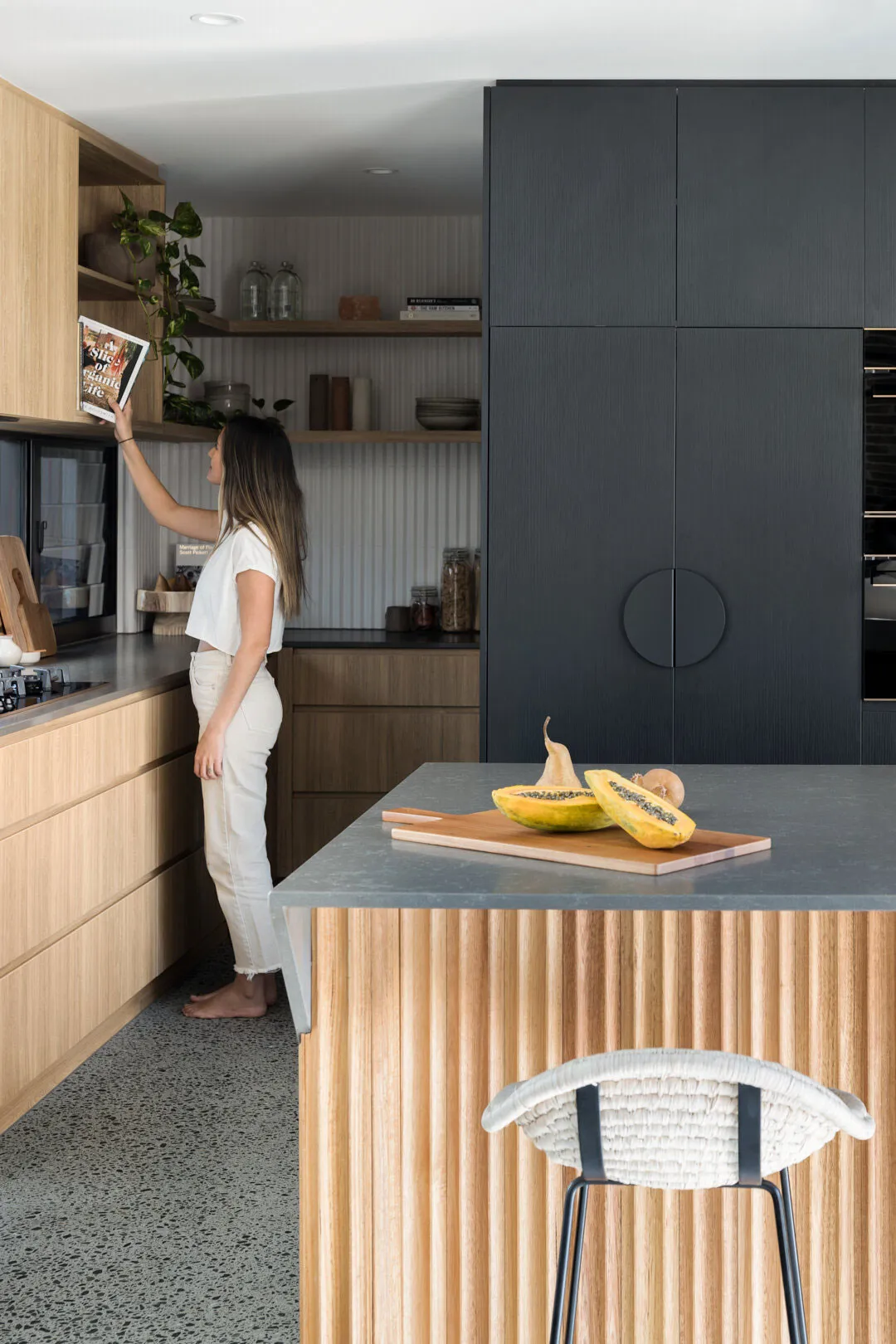 Stylowy i ciepły nowoczesny domek z drewna i kamienia w Australii - Gallery image 3