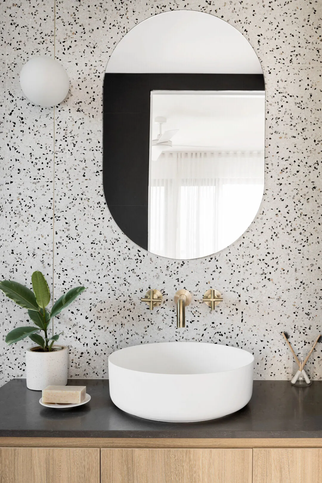 Stylowy i ciepły nowoczesny domek z drewna i kamienia w Australii - Gallery image 17