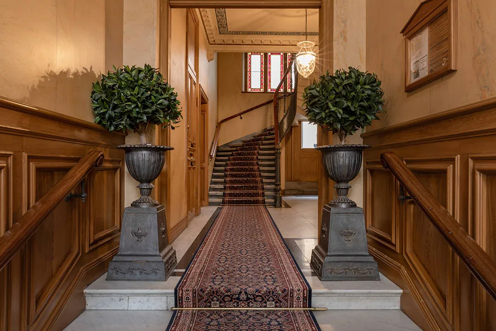 Естетичний інтер'єр невеликої квартири з ніжним декором - Gallery image 23