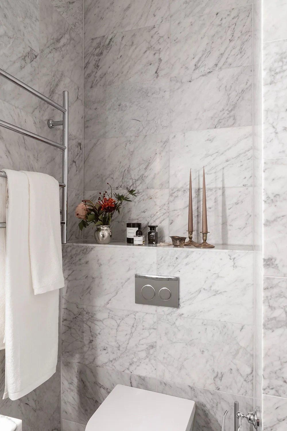 Естетичний інтер'єр невеликої квартири з ніжним декором - Gallery image 15