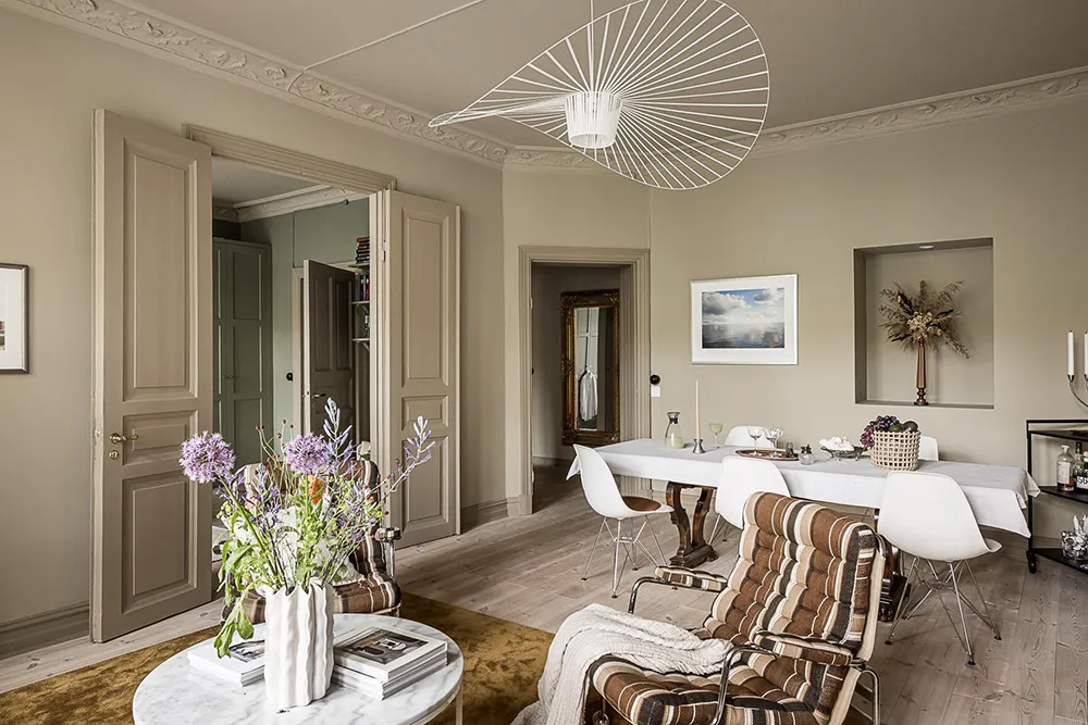 Стильные оттенки бежевого и зеленого в дизайне шведской квартиры (93 кв. м) - Gallery image 5