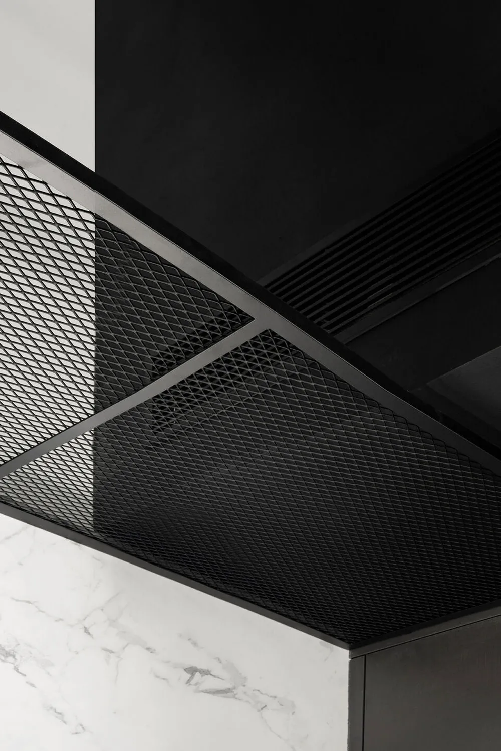 Black and White Minimalism in Duplex Design in Tel Aviv - Gallery image 14