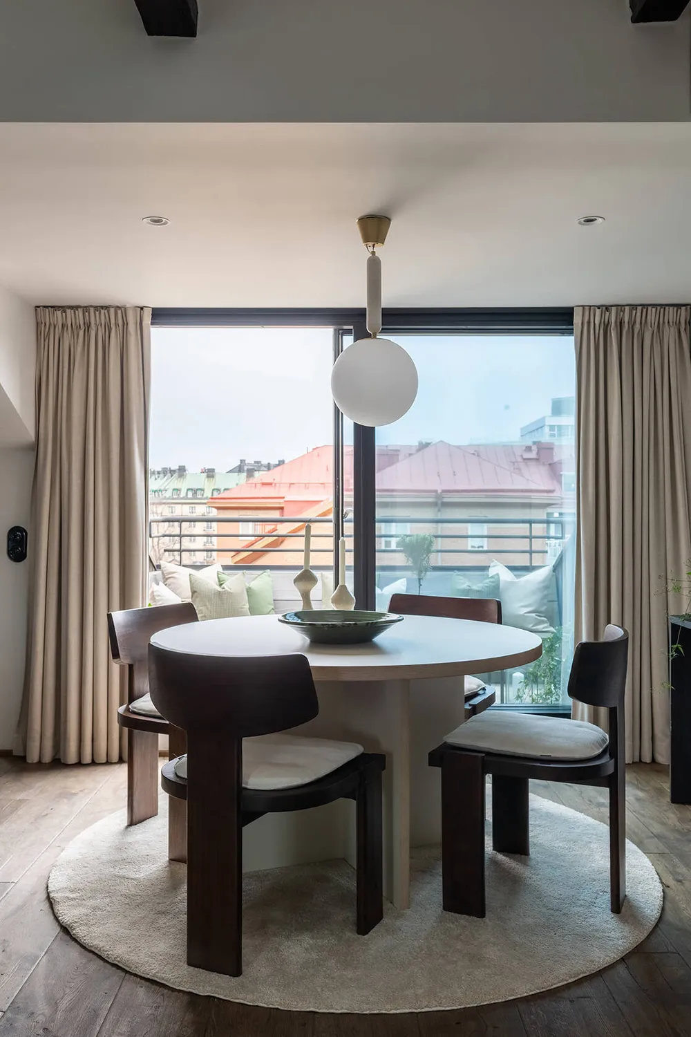 Increíble apartamento de ático con dormitorio dramático y terraza (81 m²) - Gallery image 16