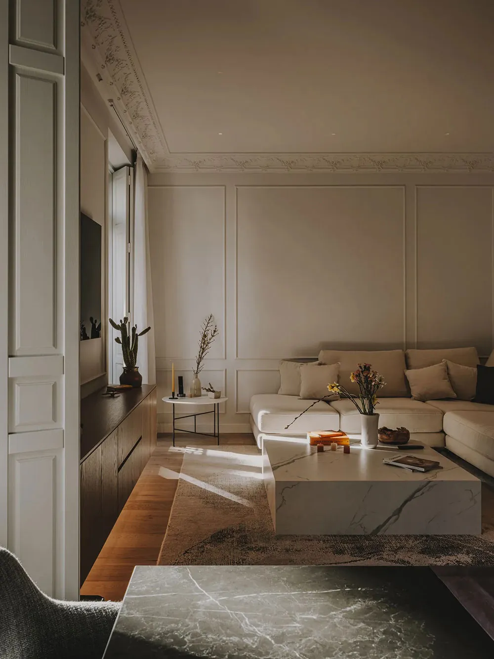 Tonos suaves y decoración moderna en una elegante apartamento en Valencia - Gallery image 2