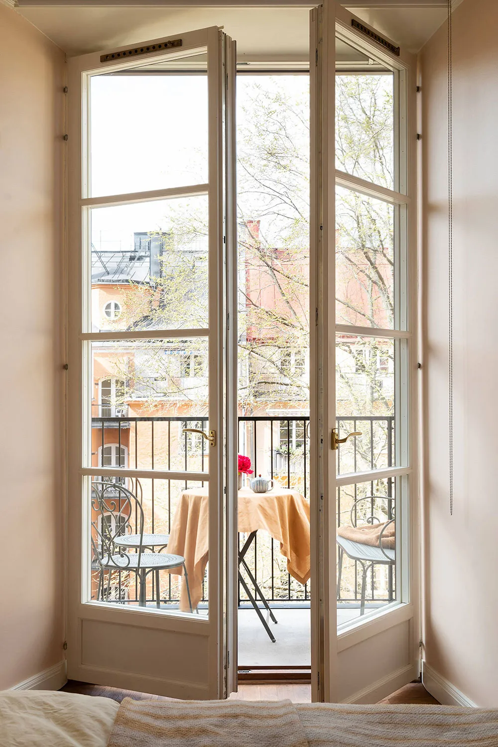 Élégance et simplicité dans le design d'un appartement moderne à Stockholm - Gallery image 15