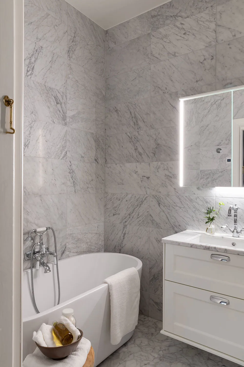 Естетичний інтер'єр невеликої квартири з ніжним декором - Gallery image 14