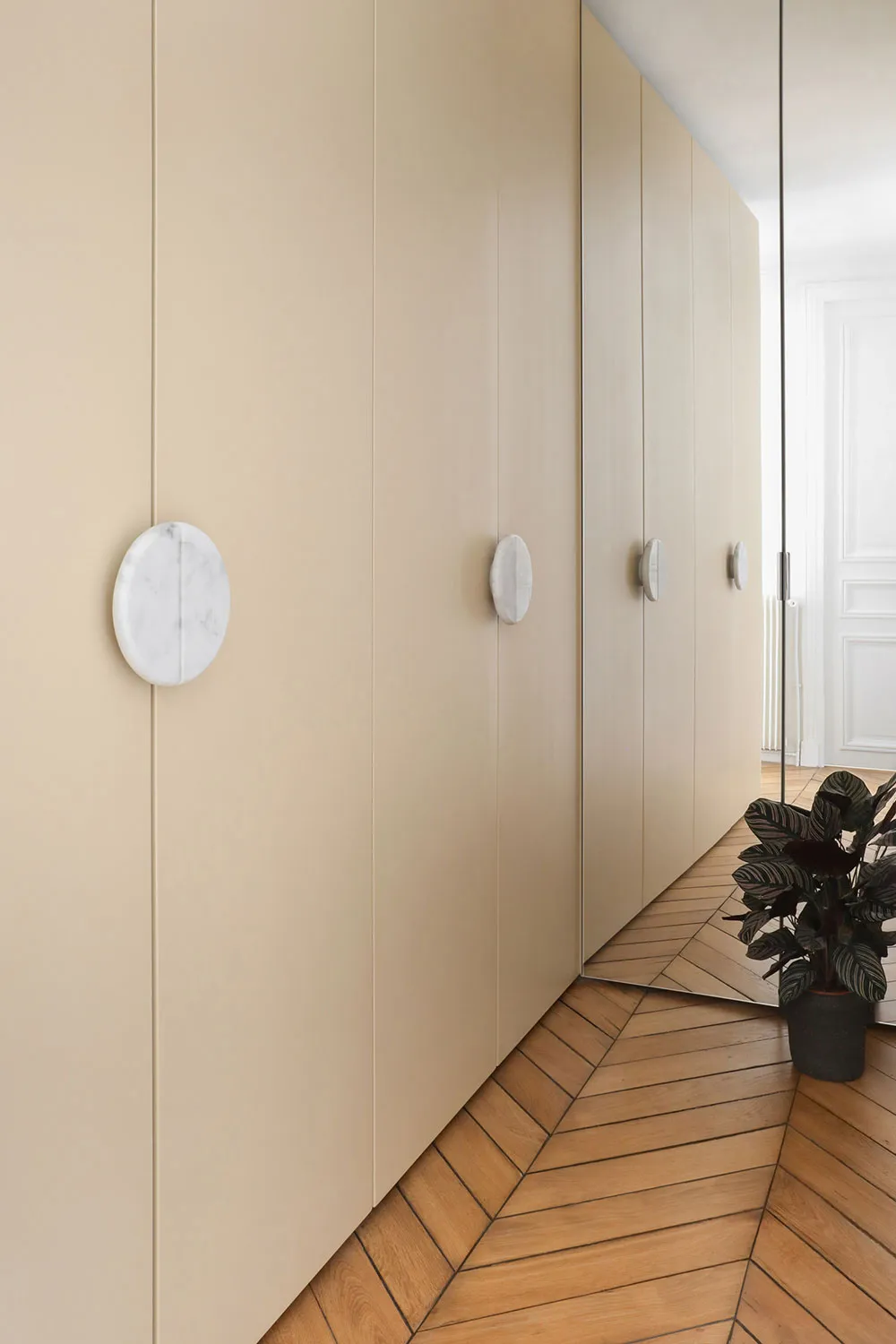 Design élégant de appartements classiques pour une jeune famille à Paris - Gallery image 19