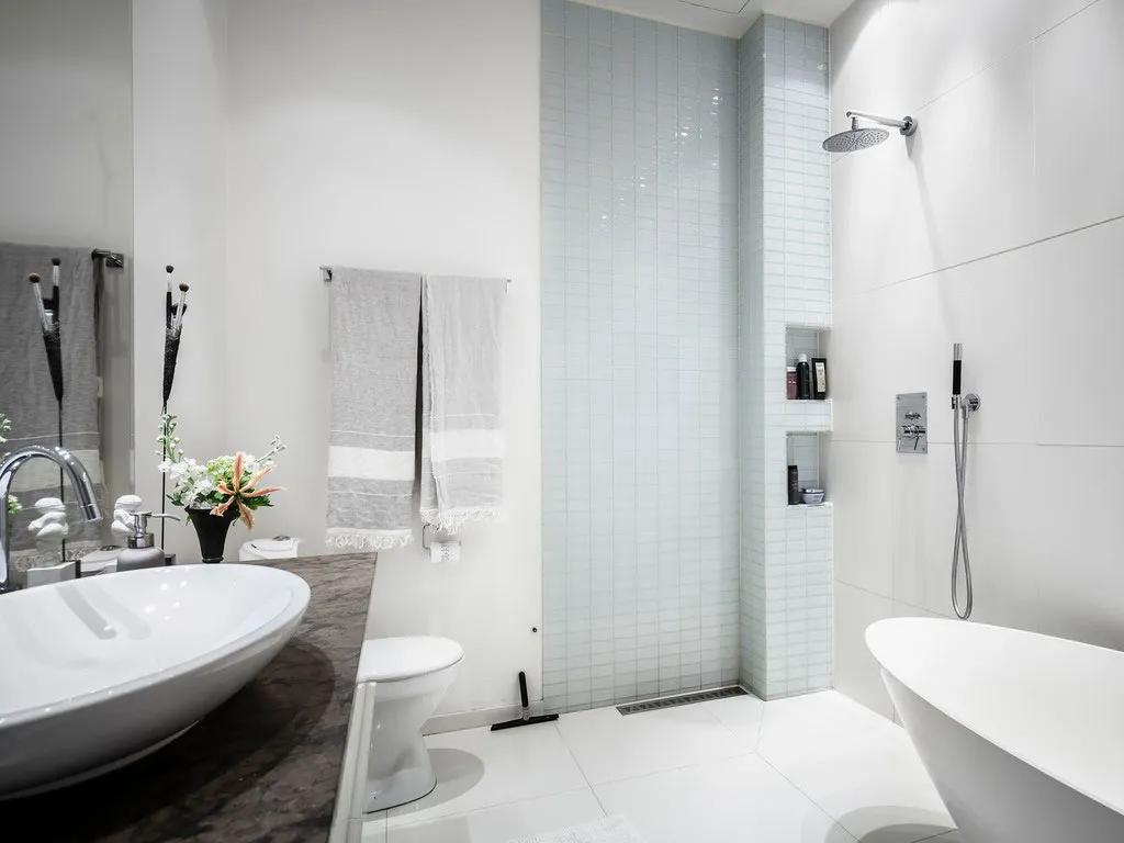 Простор и элегантность: большая и светлая квартира в Швеции - Gallery image 30