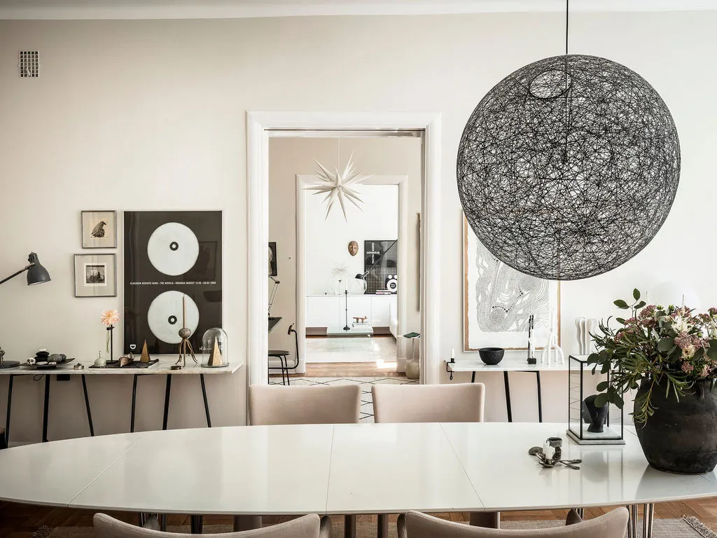 Простор и элегантность: большая и светлая квартира в Швеции - Gallery image 13
