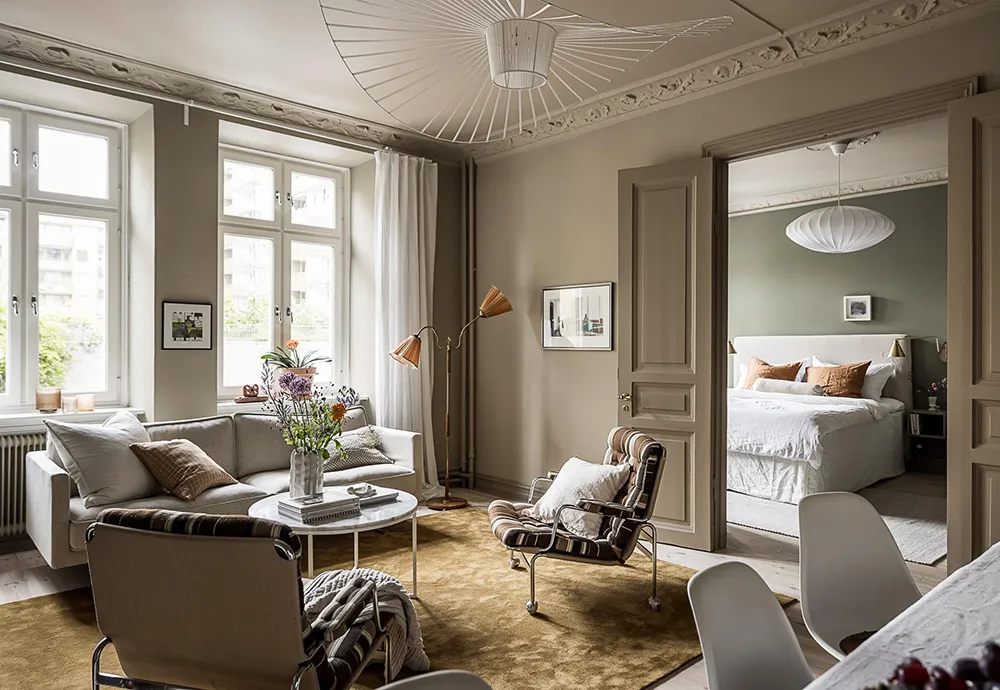 Стильные оттенки бежевого и зеленого в дизайне шведской квартиры (93 кв. м) - Gallery image 2