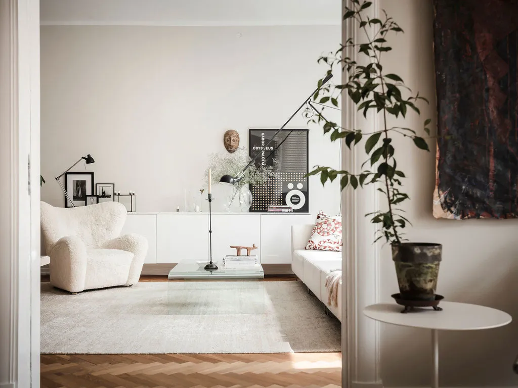 Простор и элегантность: большая и светлая квартира в Швеции - Gallery image 17