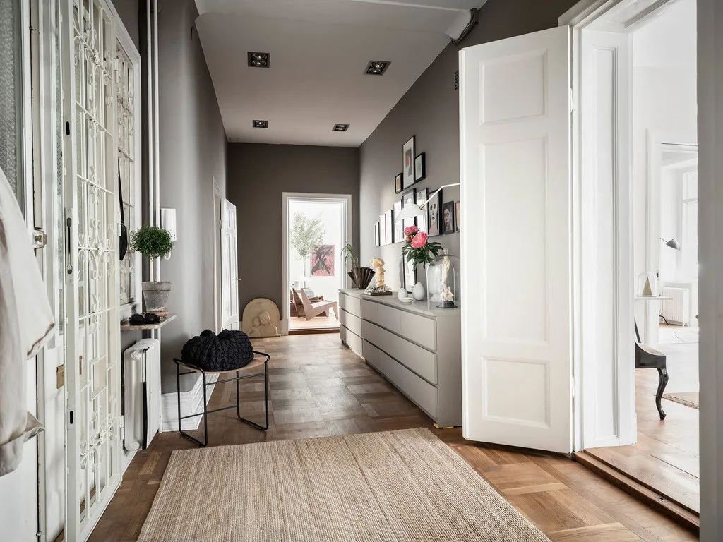 Простор и элегантность: большая и светлая квартира в Швеции - Gallery image 32