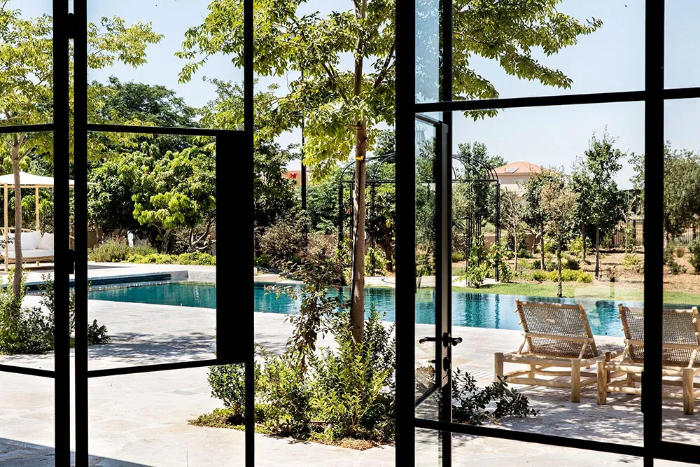 Beau maison en pierre en Israël avec beaucoup de blanc dans les intérieurs - Gallery image 26