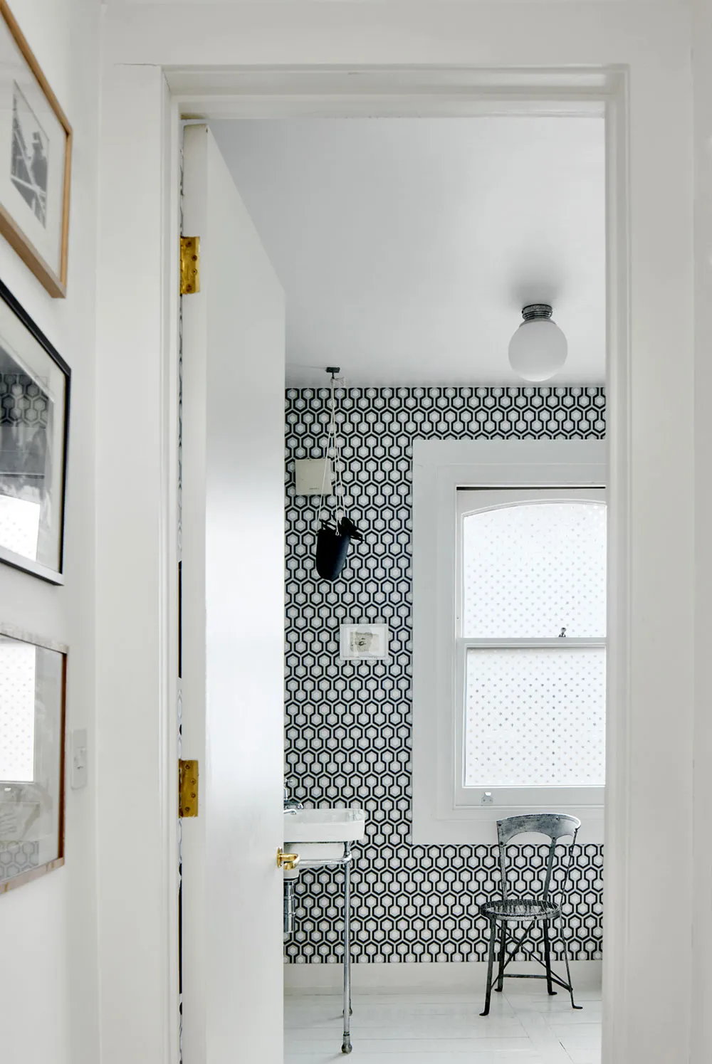 Interiores coloridos de una casa victoriana hermosa con jardín en Londres - Gallery image 18