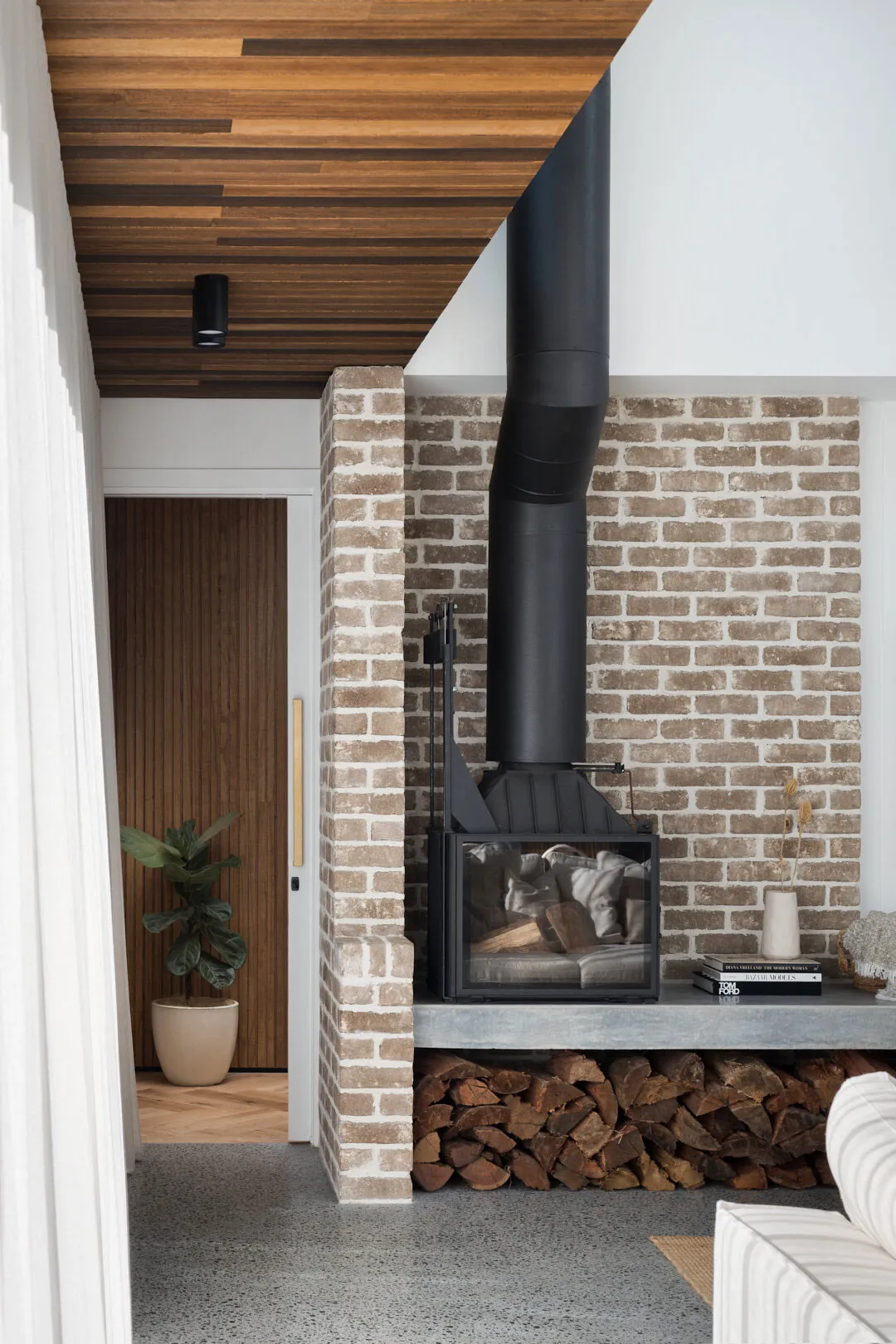 Stylowy i ciepły nowoczesny domek z drewna i kamienia w Australii - Gallery image 10