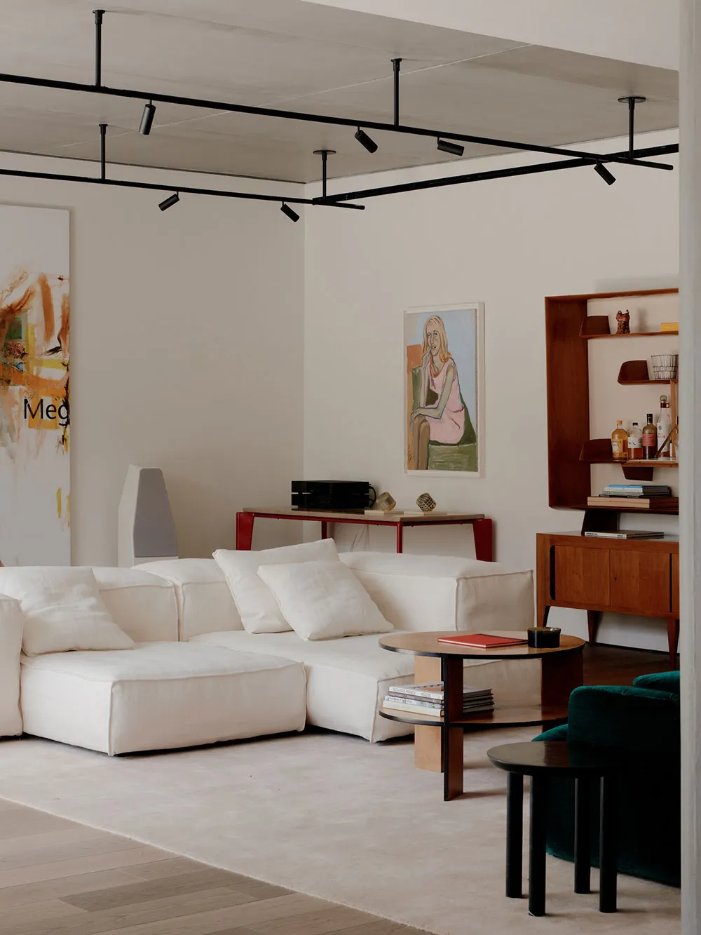 Gallery of Modern Art in Loft Design in New York - Gallery image 1