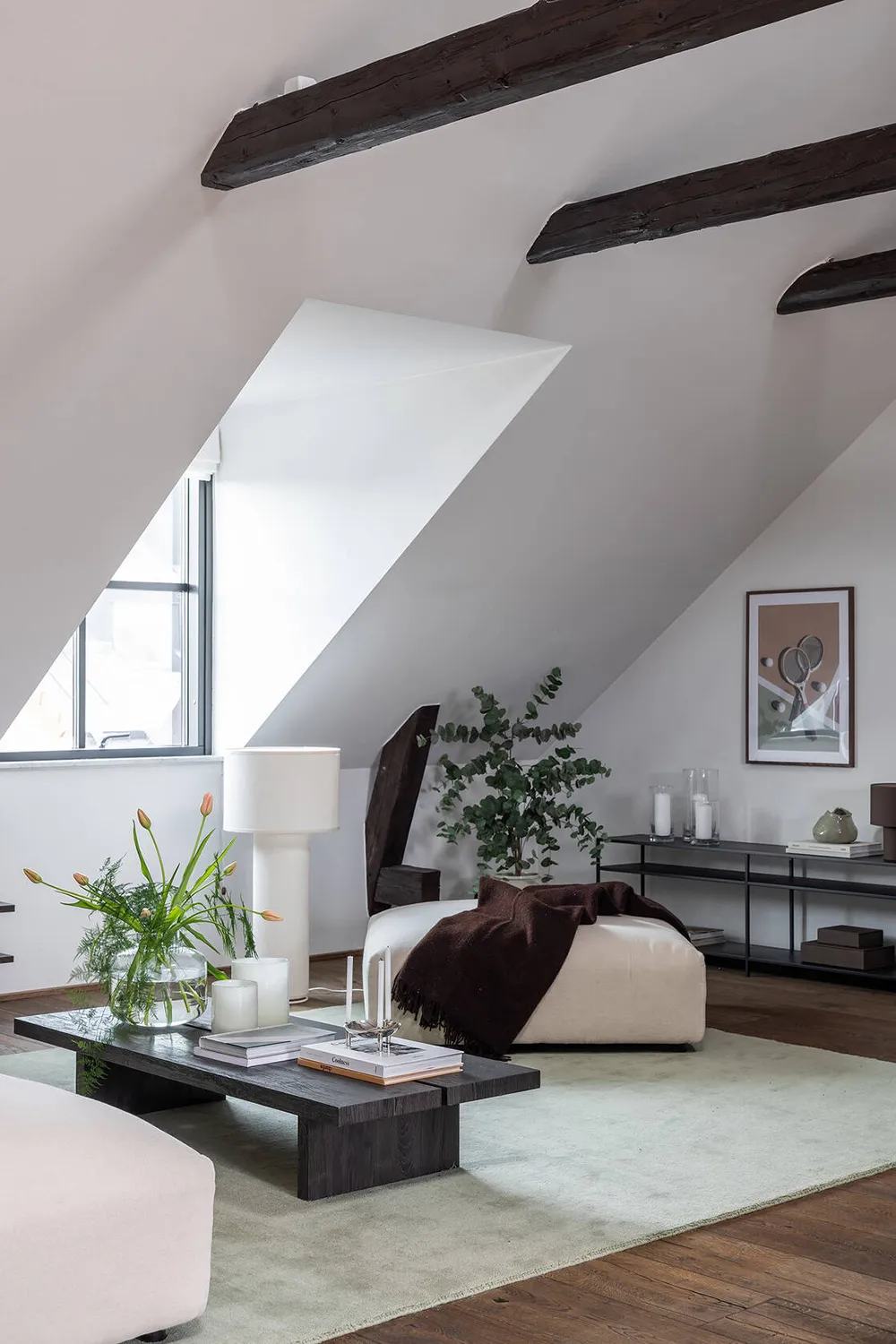 Increíble apartamento de ático con dormitorio dramático y terraza (81 m²) - Gallery image 4