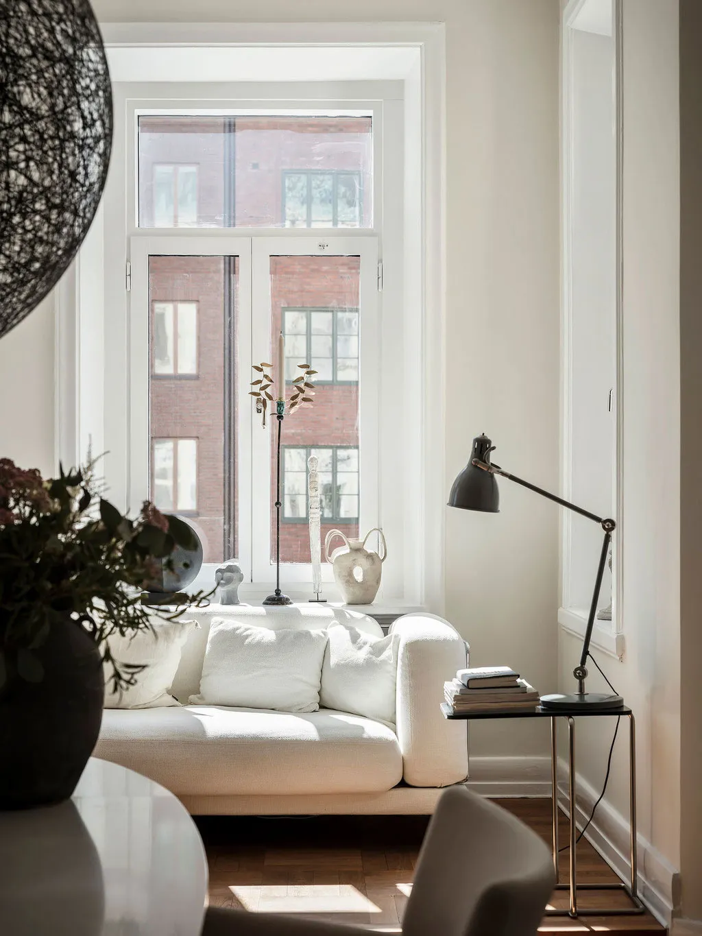 Простор и элегантность: большая и светлая квартира в Швеции - Gallery image 6