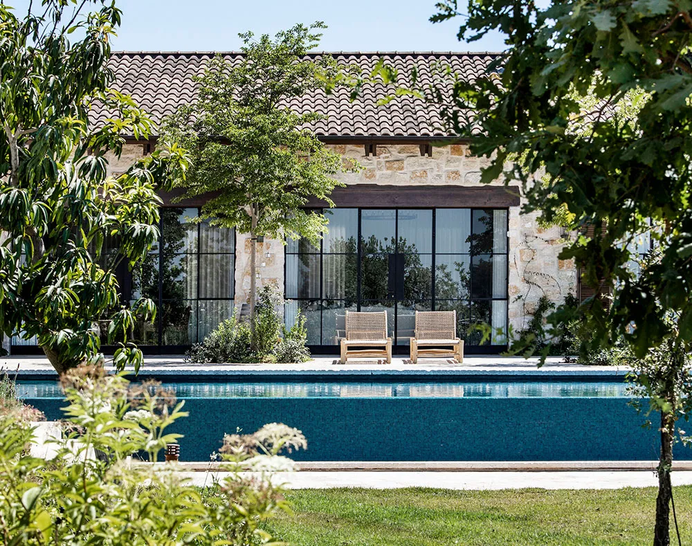 Beau maison en pierre en Israël avec beaucoup de blanc dans les intérieurs - Gallery image 29