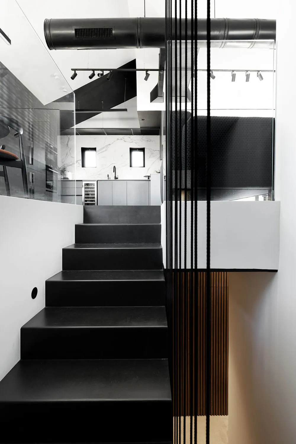 Black and White Minimalism in Duplex Design in Tel Aviv - Gallery image 16