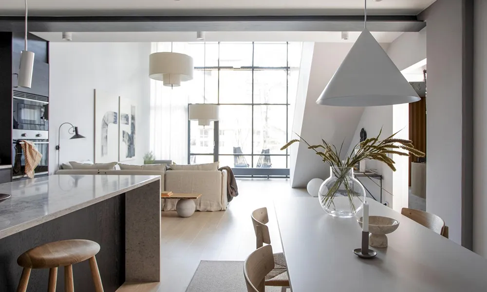 Spokojny skandynawski loft z czarną kuchnią i antresolą - Gallery image 6