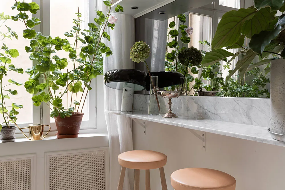 Естетичний інтер'єр невеликої квартири з ніжним декором - Gallery image 19