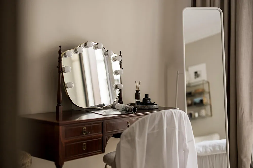 Стильные оттенки бежевого и зеленого в дизайне шведской квартиры (93 кв. м) - Gallery image 22