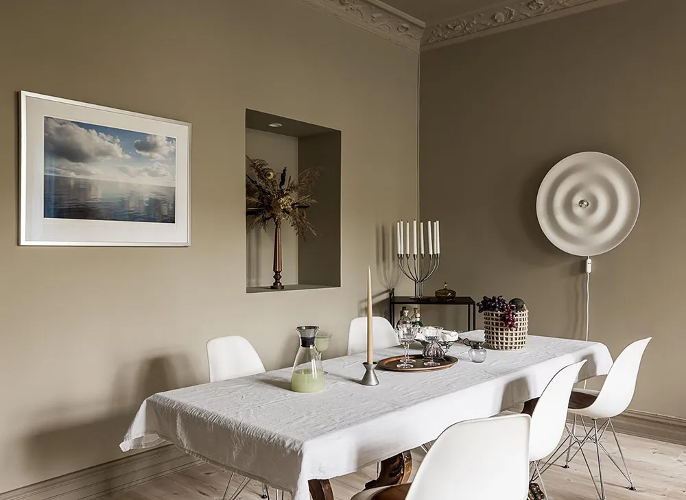 Стильные оттенки бежевого и зеленого в дизайне шведской квартиры (93 кв. м) - Gallery image 6