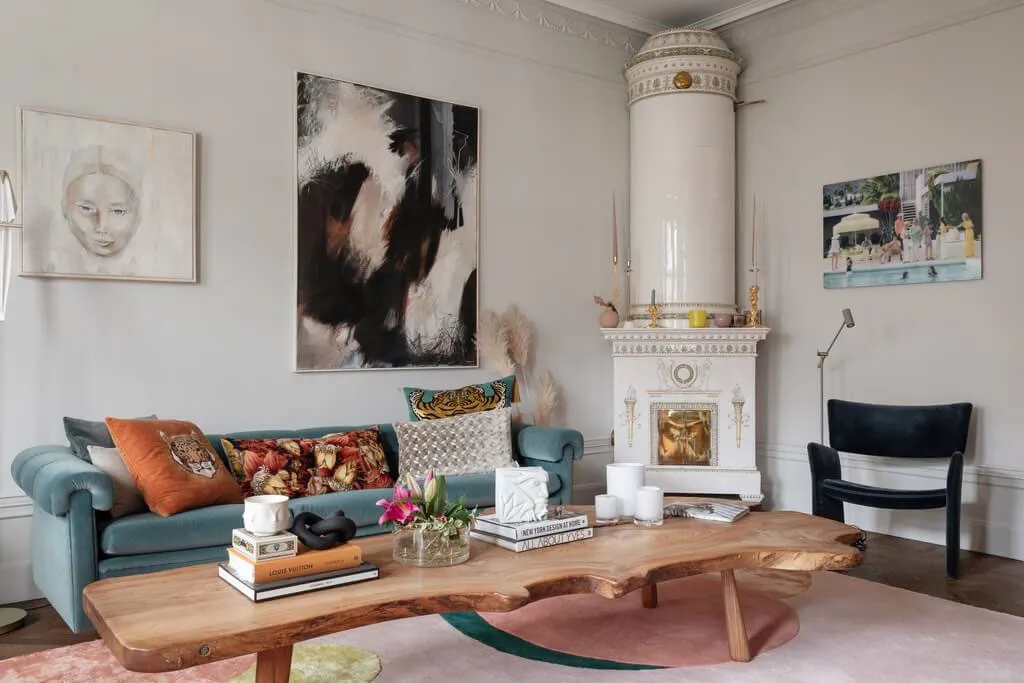 Schöne schwedische Wohnung mit Erker und klassischem Wanddekor - Gallery image 4