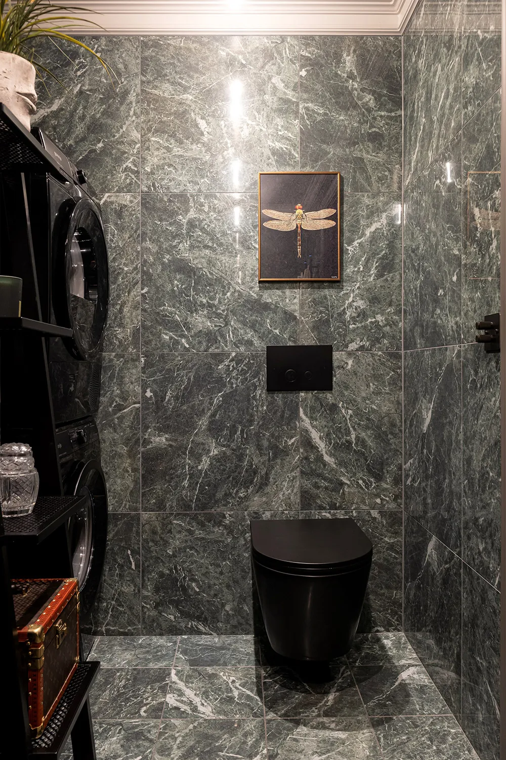 Styles et tons gris avec une cloison en verre : studio en Suède à Stockholm (54 m²) - Gallery image 22