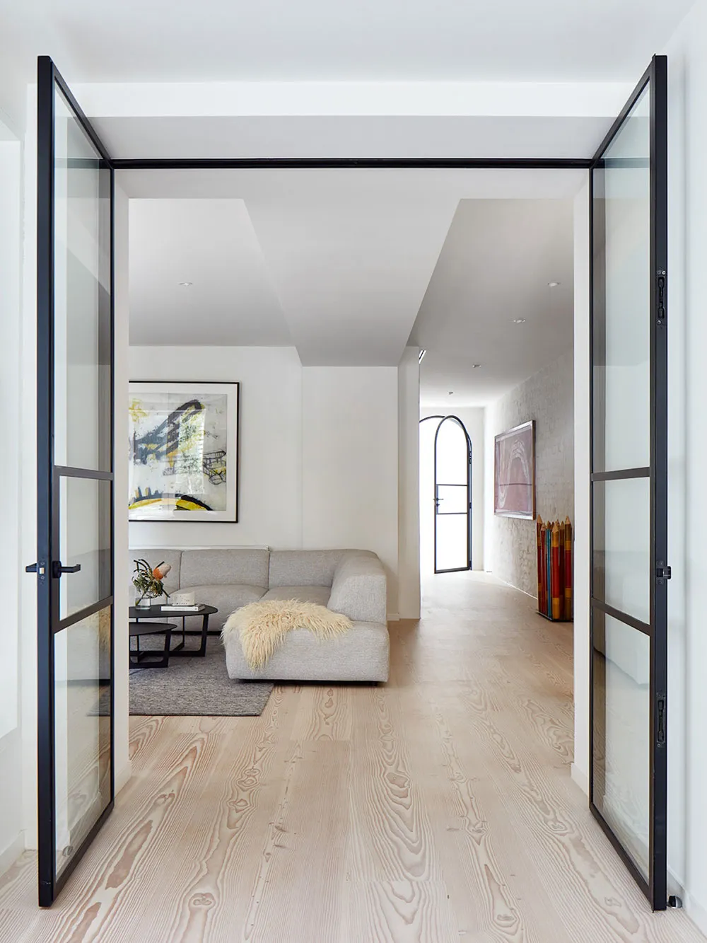 Architecture That Inspires: Bright Interiors of a Magnificent House in Melbourne - Gallery image 12