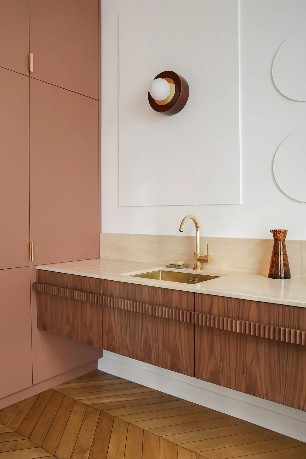 Design élégant de appartements classiques pour une jeune famille à Paris - Gallery image 4