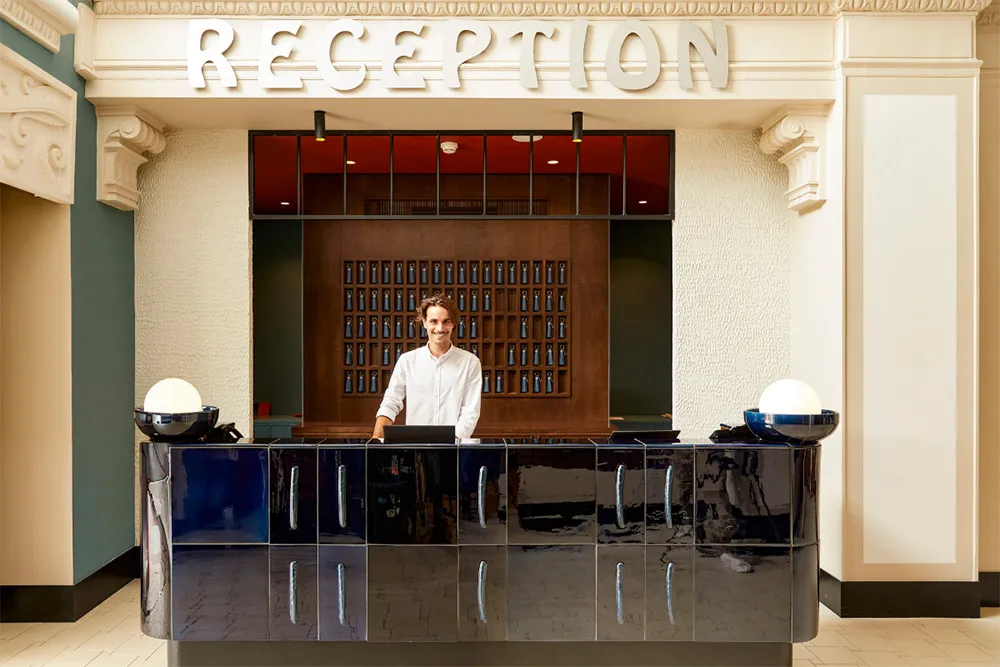 Полоски и смелые краски: стильный отель Regina Experimental на берегу океана - Gallery image 5