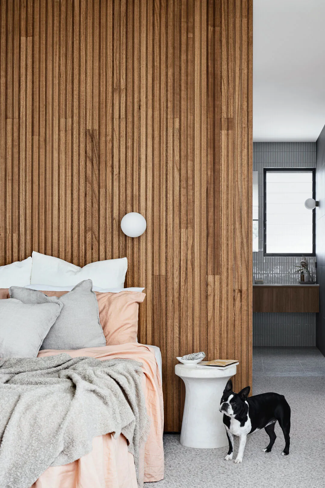 Stylowy i ciepły nowoczesny domek z drewna i kamienia w Australii - Gallery image 23