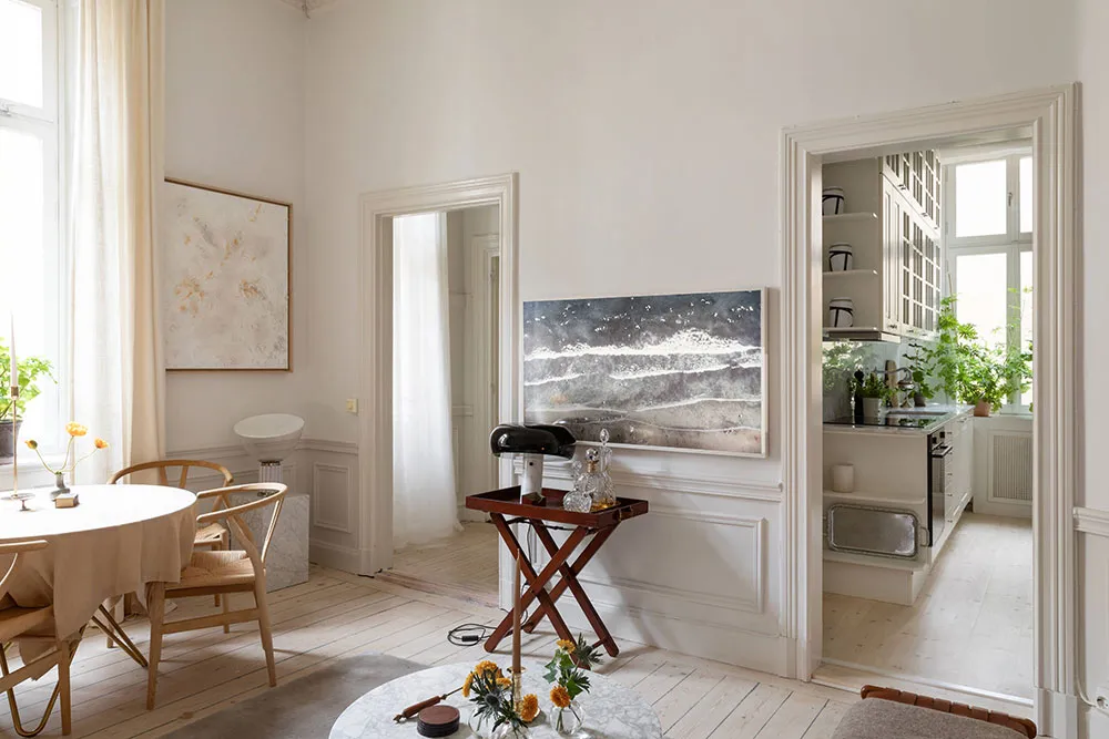 Естетичний інтер'єр невеликої квартири з ніжним декором - Gallery image 4