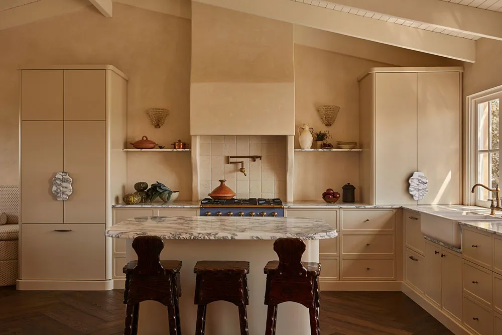 Intérieur moderne chaleureux en Australie avec influence méditerranéenne - Gallery image 2