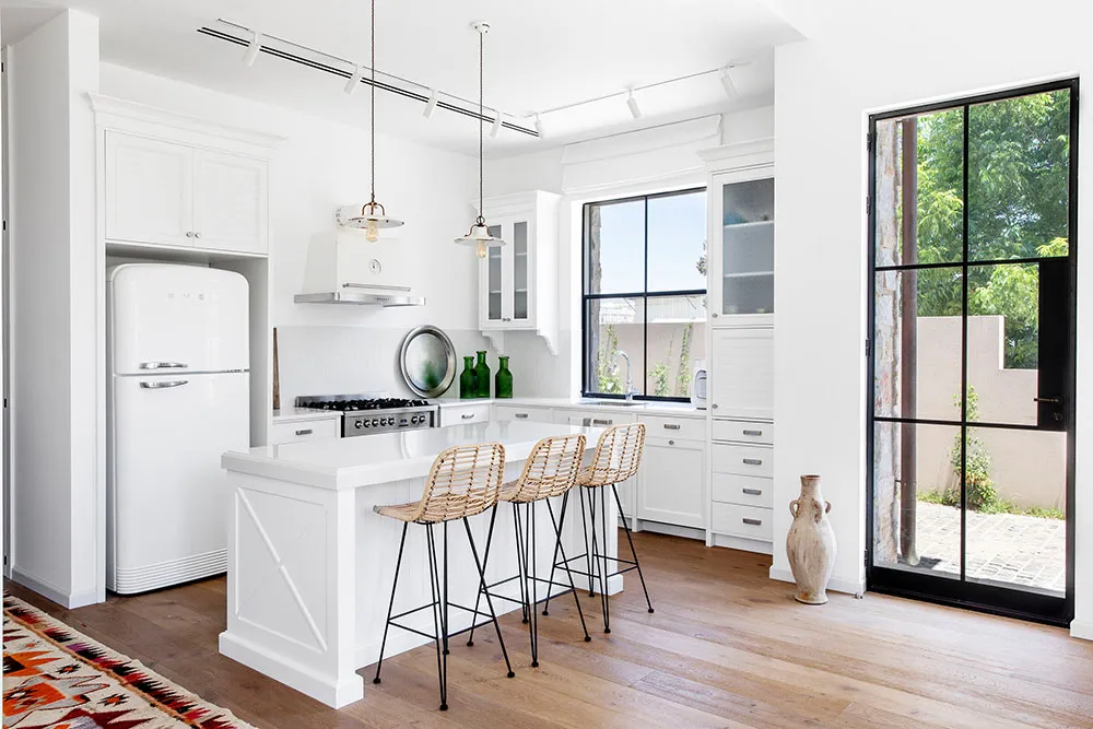 Beau maison en pierre en Israël avec beaucoup de blanc dans les intérieurs - Gallery image 24