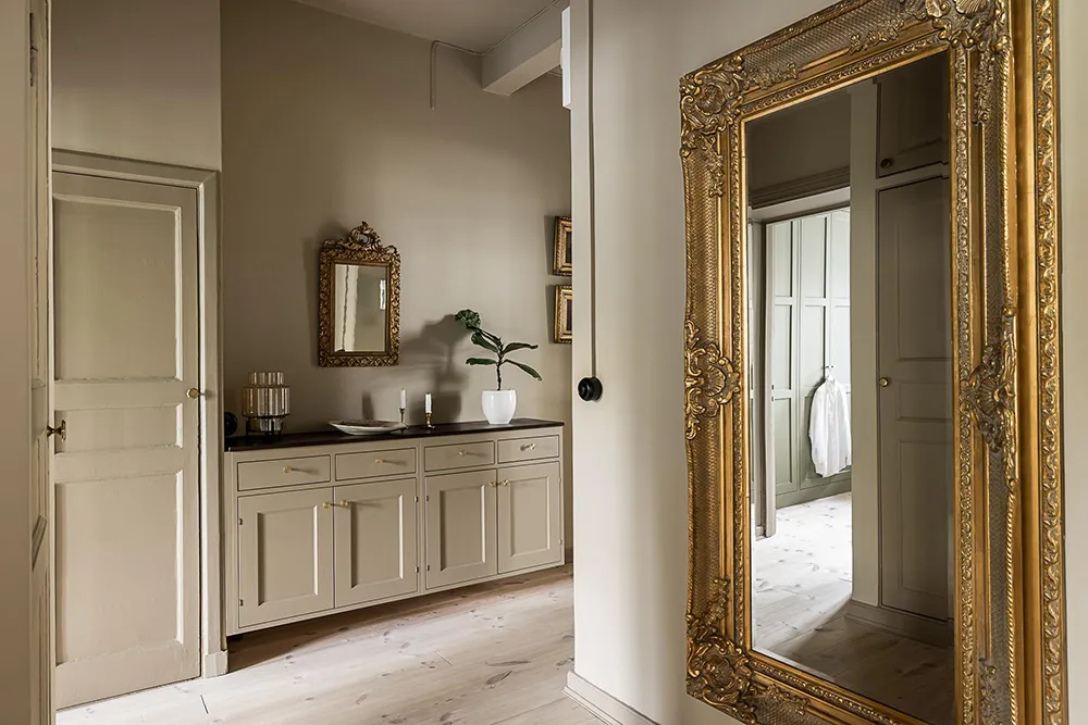 Стильные оттенки бежевого и зеленого в дизайне шведской квартиры (93 кв. м) - Gallery image 27