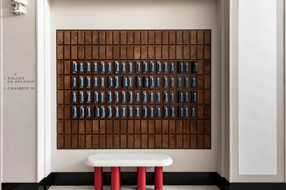 Полоски и смелые краски: стильный отель Regina Experimental на берегу океана - Gallery image 10