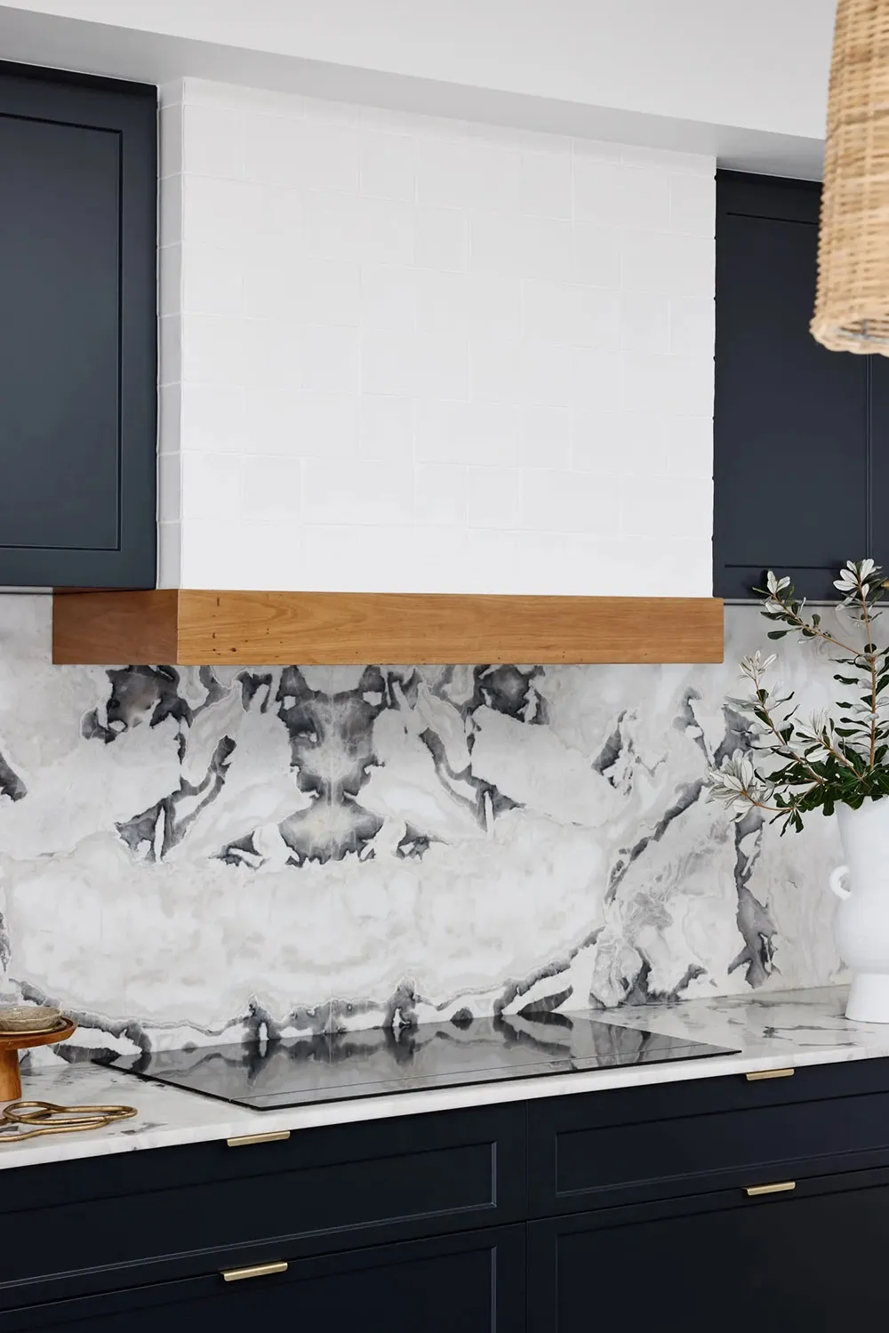 Interiores ligeros de un pequeño bungaló en la costa de Australia - Gallery image 11