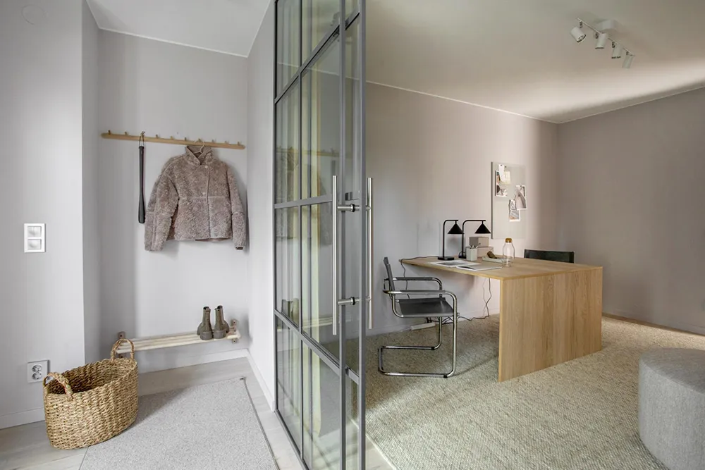 Spokojny skandynawski loft z czarną kuchnią i antresolą - Gallery image 10