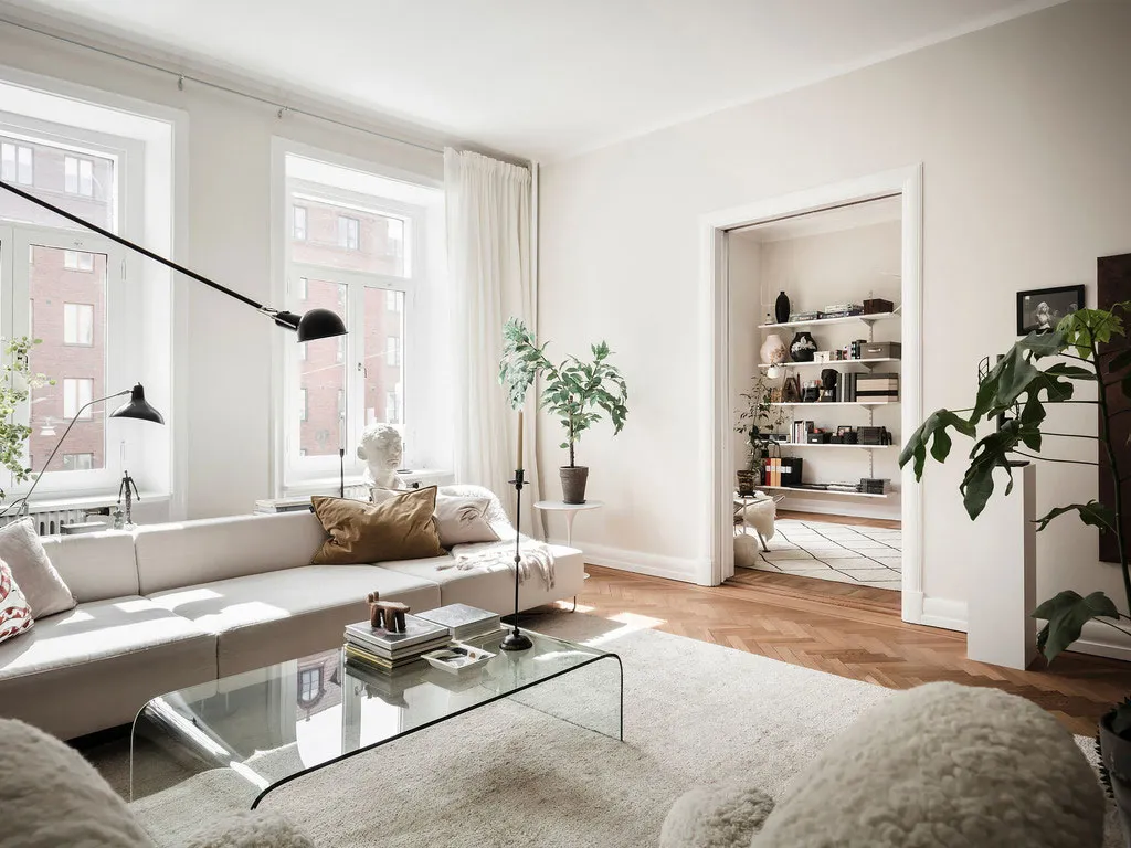 Простор и элегантность: большая и светлая квартира в Швеции - Gallery image 24