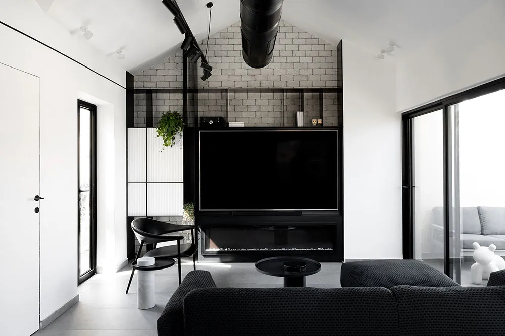 Black and White Minimalism in Duplex Design in Tel Aviv - Gallery image 6