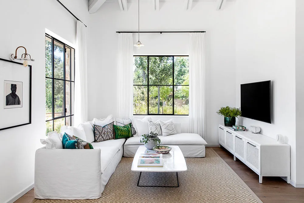 Beau maison en pierre en Israël avec beaucoup de blanc dans les intérieurs - Gallery image 23