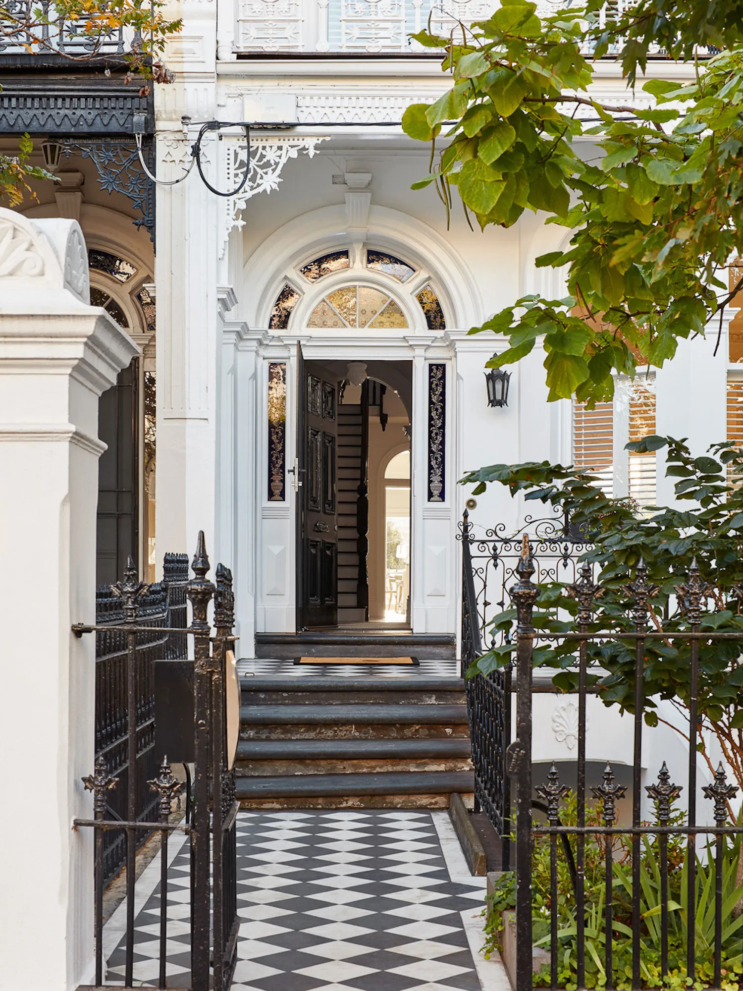 Architecture That Inspires: Bright Interiors of a Magnificent House in Melbourne - Gallery image 2