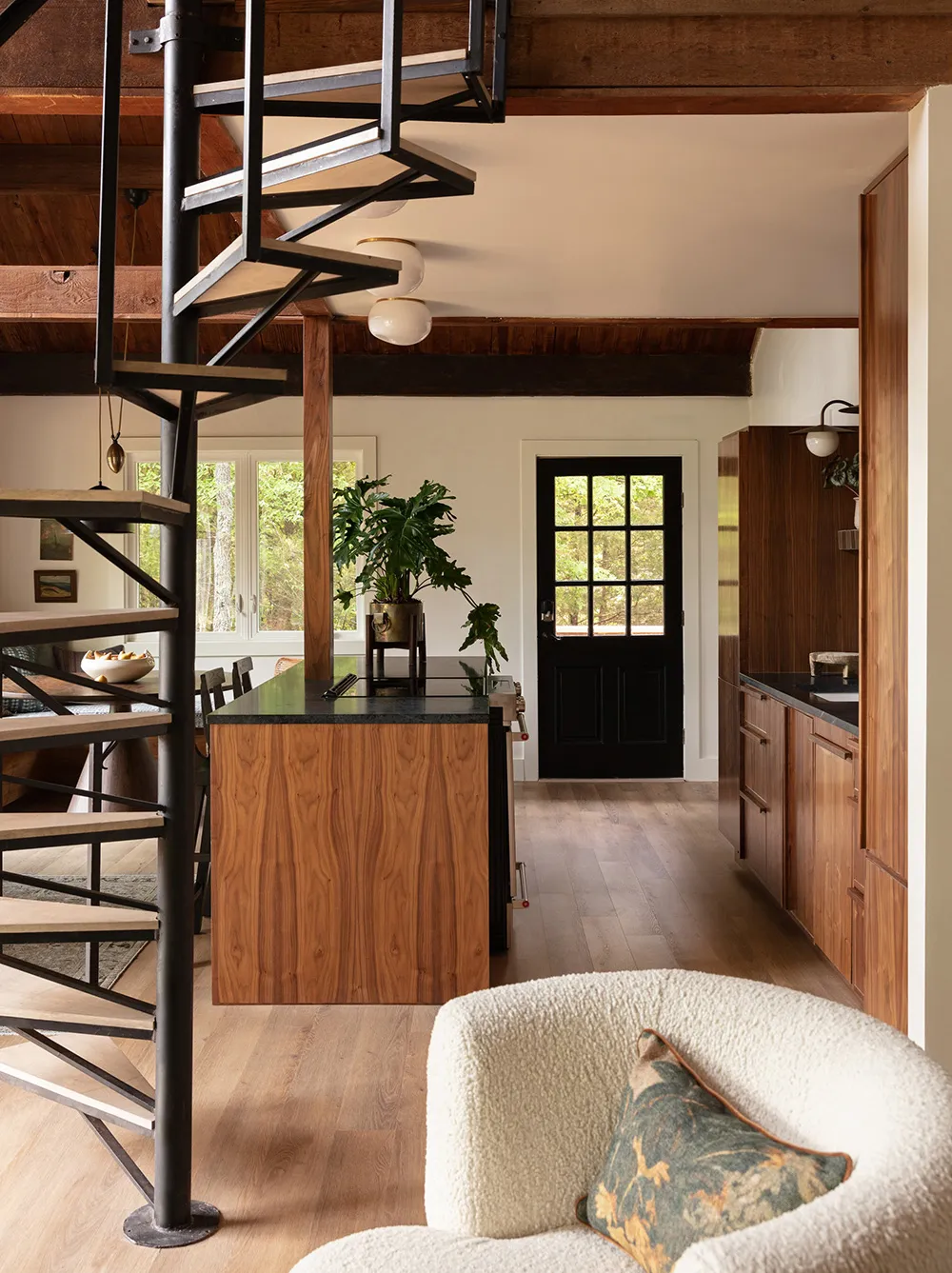 Rénovation chaleureuse d'une maison près d'un lac dans l'Arkansas - Gallery image 4