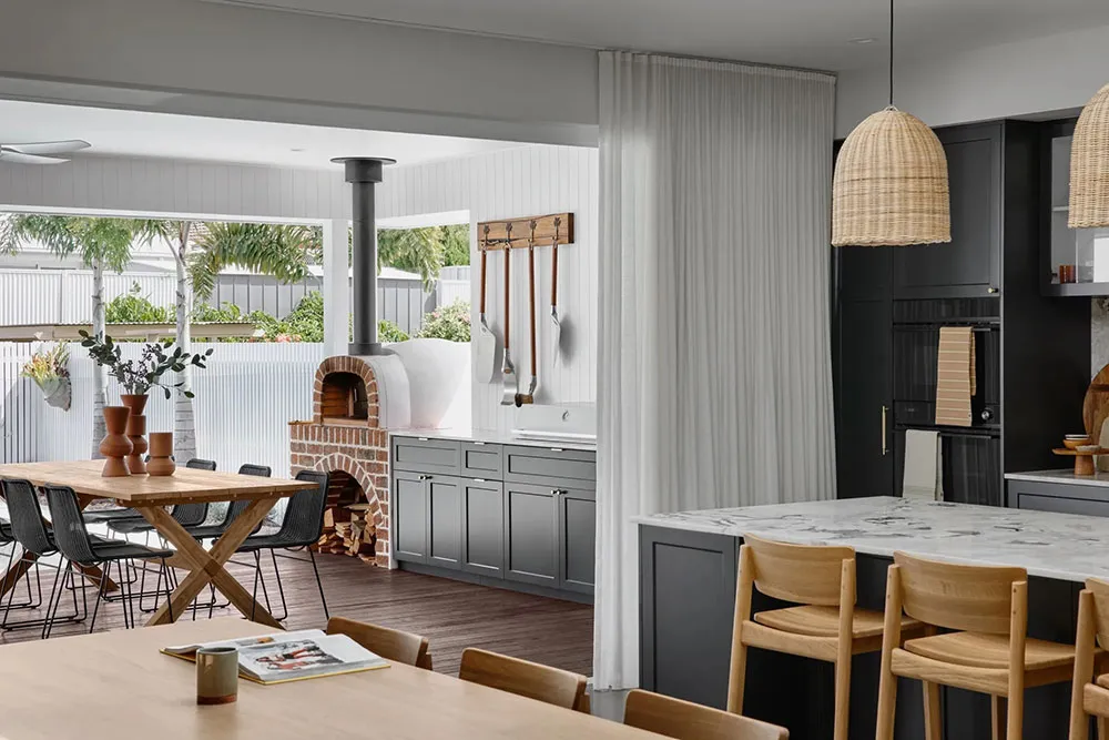 Interiores ligeros de un pequeño bungaló en la costa de Australia - Gallery image 14